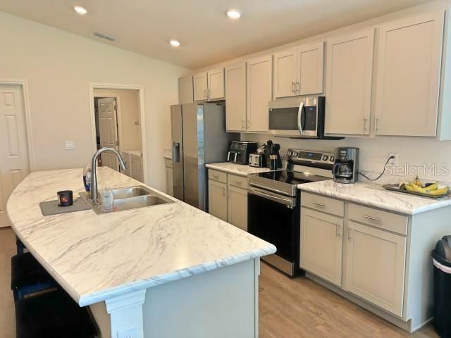 For Sale: $335,000 (4 beds, 2 baths, 1787 Square Feet)