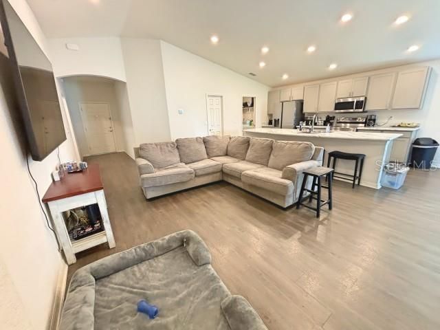 For Sale: $335,000 (4 beds, 2 baths, 1787 Square Feet)