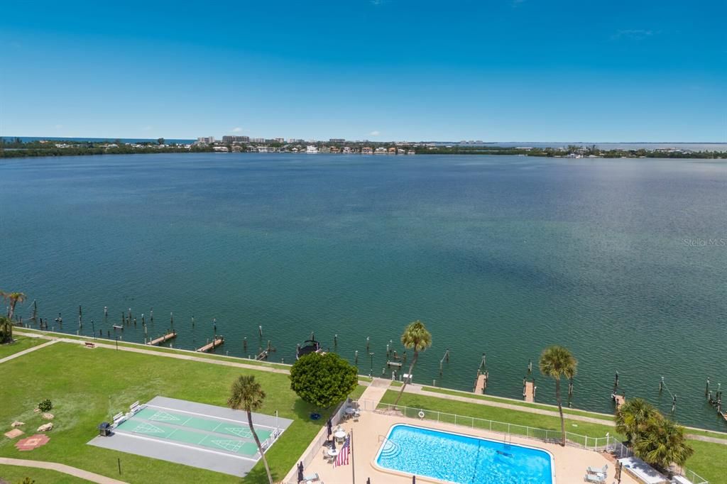 Active With Contract: $549,900 (2 beds, 1 baths, 816 Square Feet)
