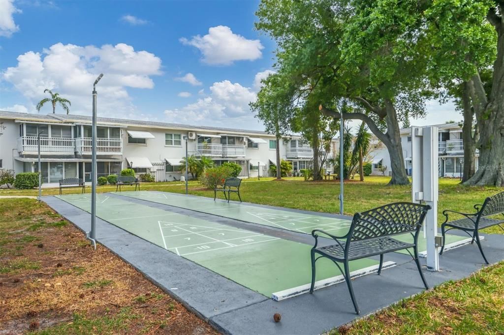 Active With Contract: $109,900 (2 beds, 1 baths, 832 Square Feet)