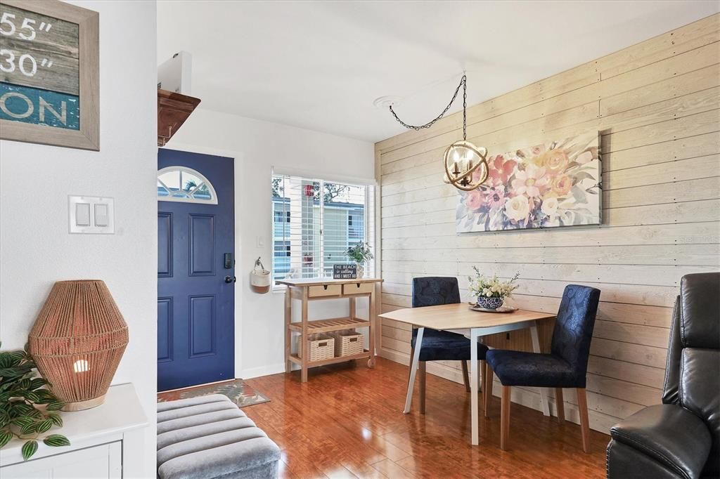 Active With Contract: $109,900 (2 beds, 1 baths, 832 Square Feet)