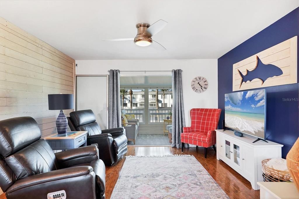 Active With Contract: $109,900 (2 beds, 1 baths, 832 Square Feet)