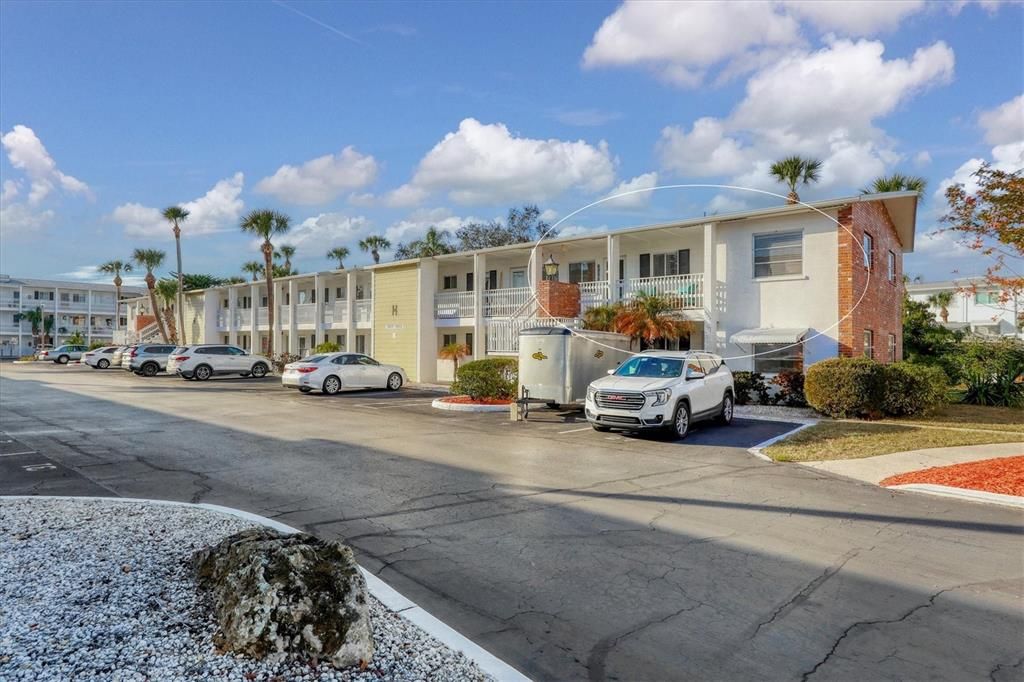 Active With Contract: $109,900 (2 beds, 1 baths, 832 Square Feet)