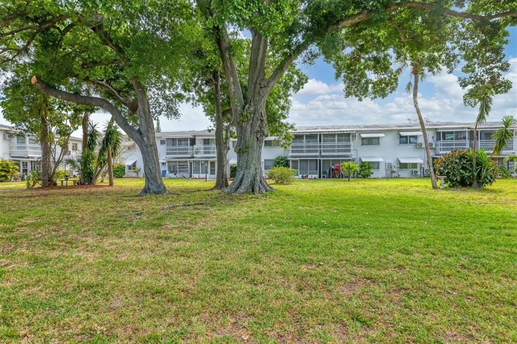 Active With Contract: $109,900 (2 beds, 1 baths, 832 Square Feet)