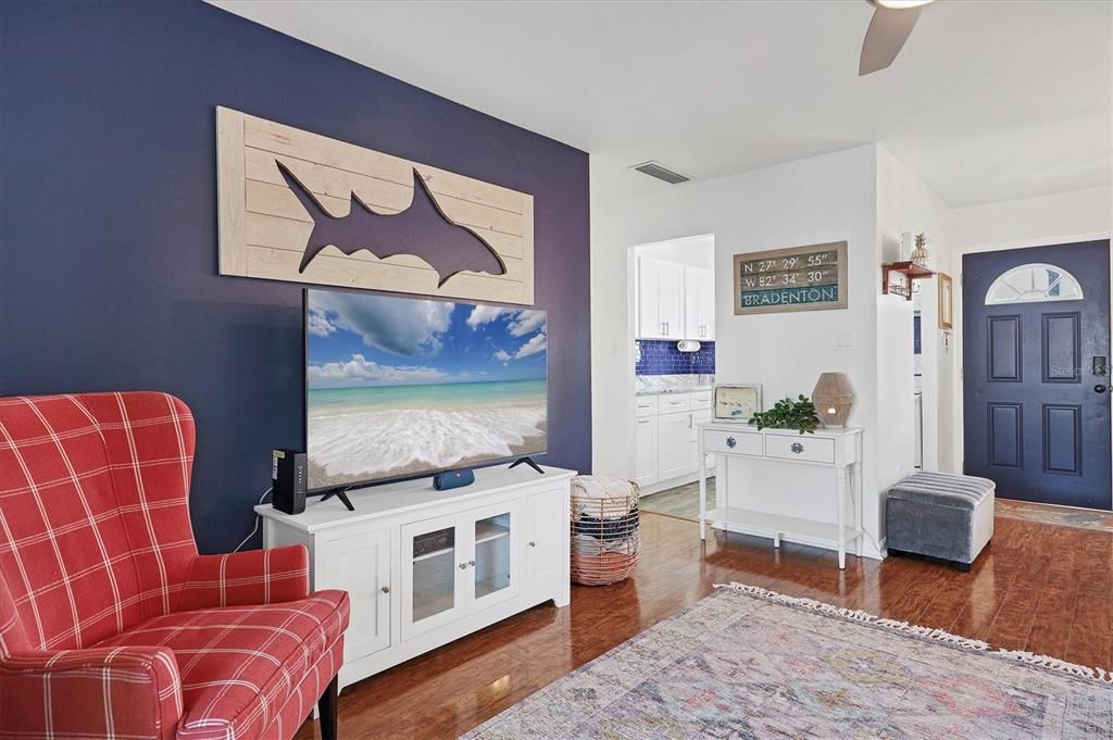 Active With Contract: $109,900 (2 beds, 1 baths, 832 Square Feet)