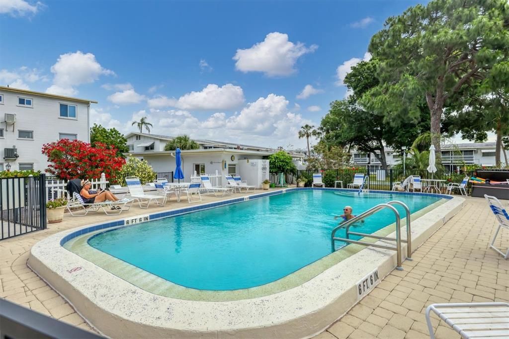 Active With Contract: $109,900 (2 beds, 1 baths, 832 Square Feet)