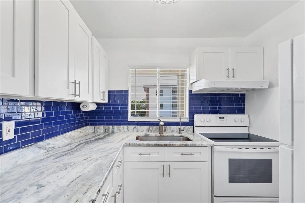 Active With Contract: $109,900 (2 beds, 1 baths, 832 Square Feet)