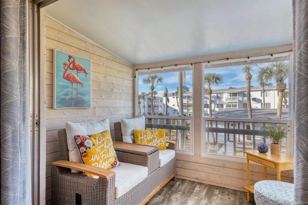 Active With Contract: $109,900 (2 beds, 1 baths, 832 Square Feet)