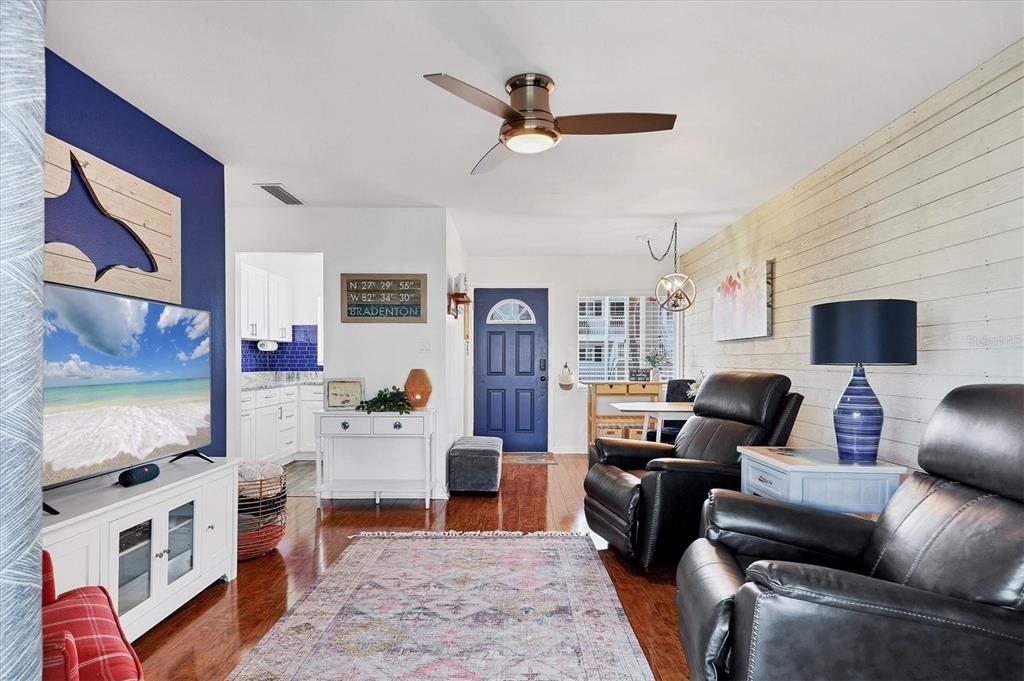 Active With Contract: $109,900 (2 beds, 1 baths, 832 Square Feet)