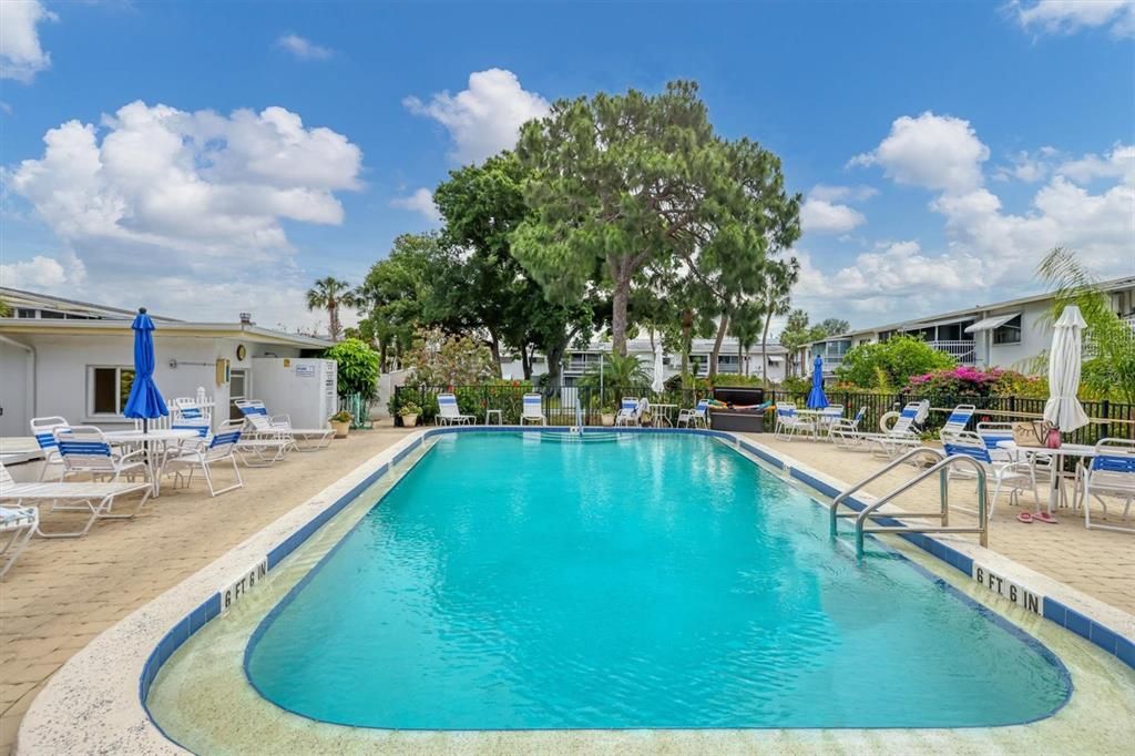 Active With Contract: $109,900 (2 beds, 1 baths, 832 Square Feet)