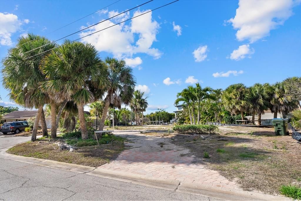 En Venta: $1,750,000 (0.33 acres)