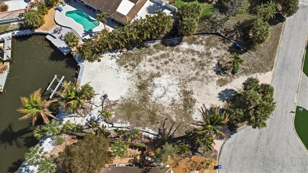 En Venta: $1,750,000 (0.33 acres)