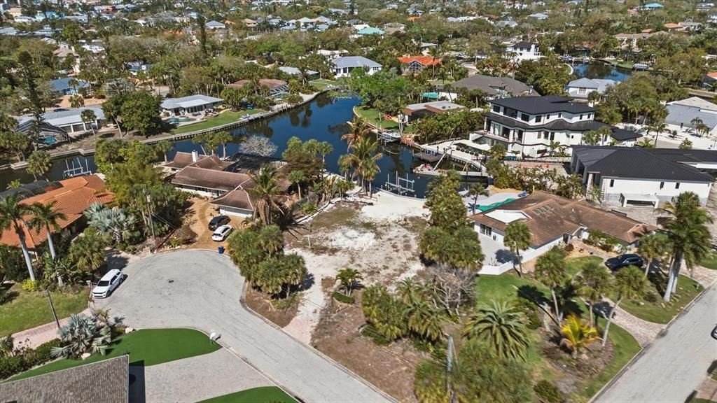 En Venta: $1,750,000 (0.33 acres)