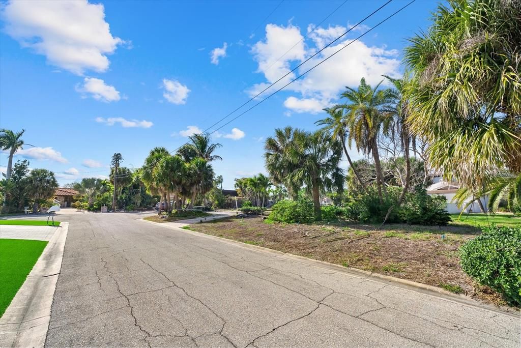 En Venta: $1,750,000 (0.33 acres)