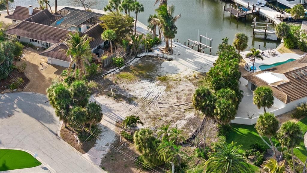 En Venta: $1,750,000 (0.33 acres)