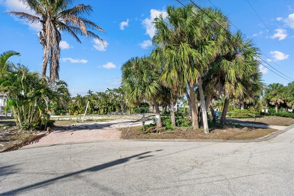 En Venta: $1,750,000 (0.33 acres)