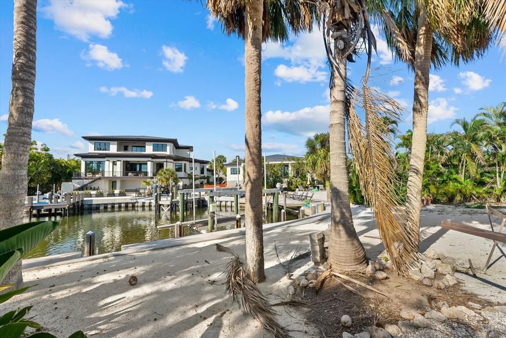 En Venta: $1,750,000 (0.33 acres)