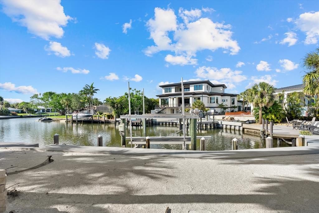 En Venta: $1,750,000 (0.33 acres)