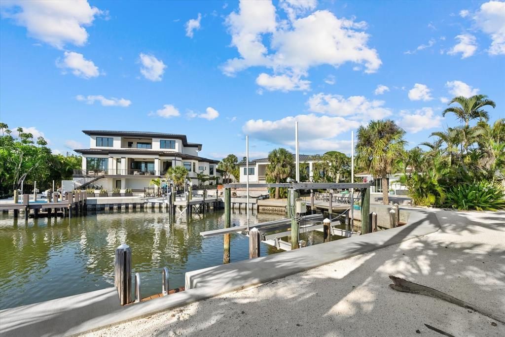 En Venta: $1,750,000 (0.33 acres)