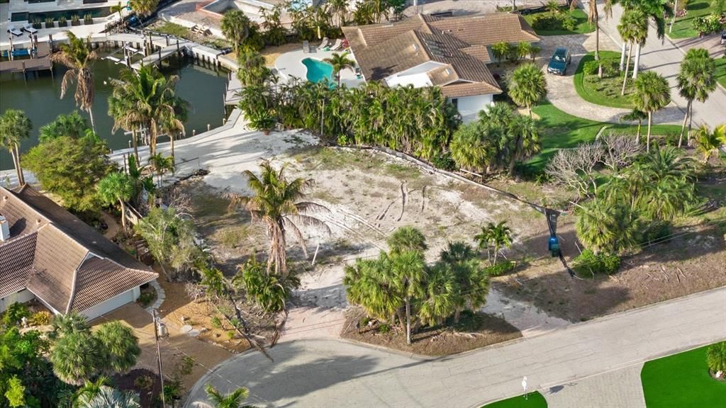 En Venta: $1,750,000 (0.33 acres)