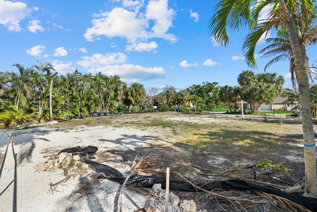 En Venta: $1,750,000 (0.33 acres)