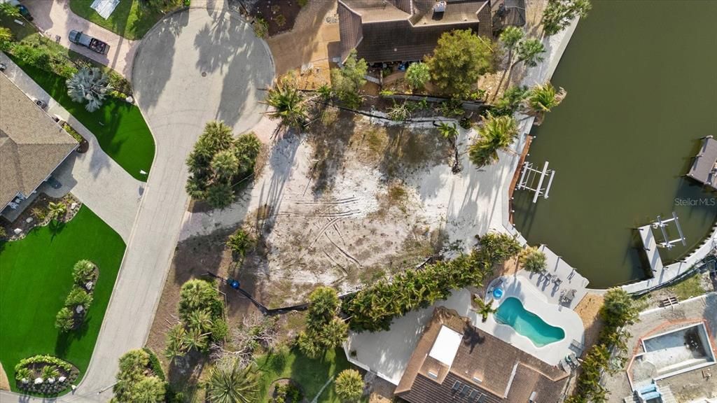 En Venta: $1,750,000 (0.33 acres)