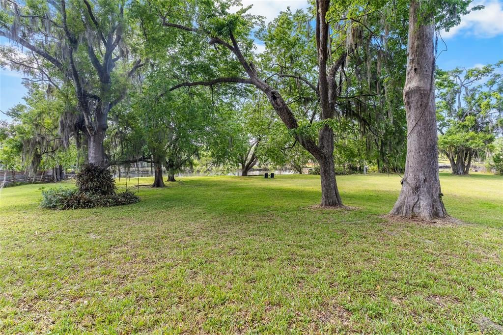 待售: $950,000 (1.04 acres)