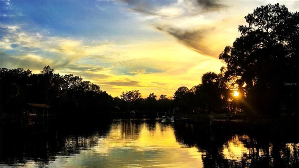 待售: $950,000 (1.04 acres)