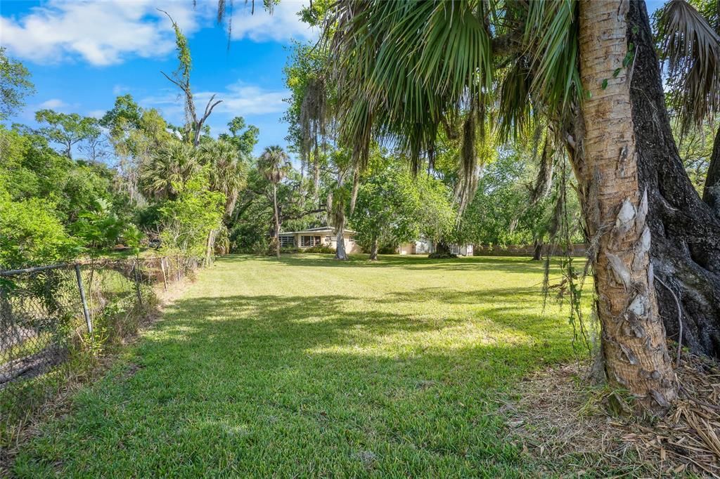 待售: $950,000 (1.04 acres)