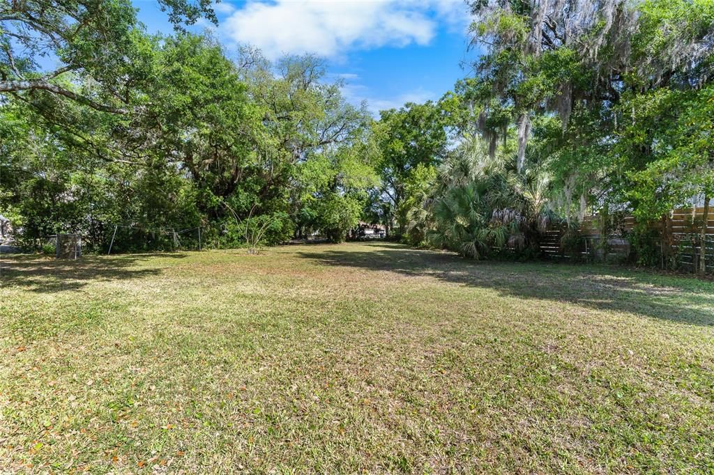 待售: $950,000 (1.04 acres)