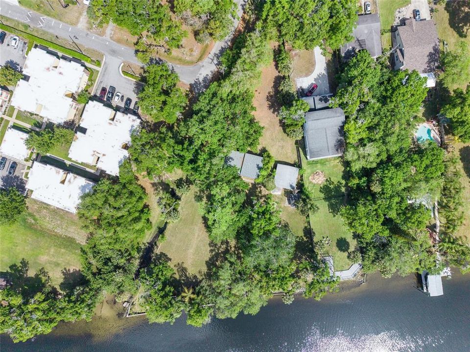 待售: $950,000 (1.04 acres)