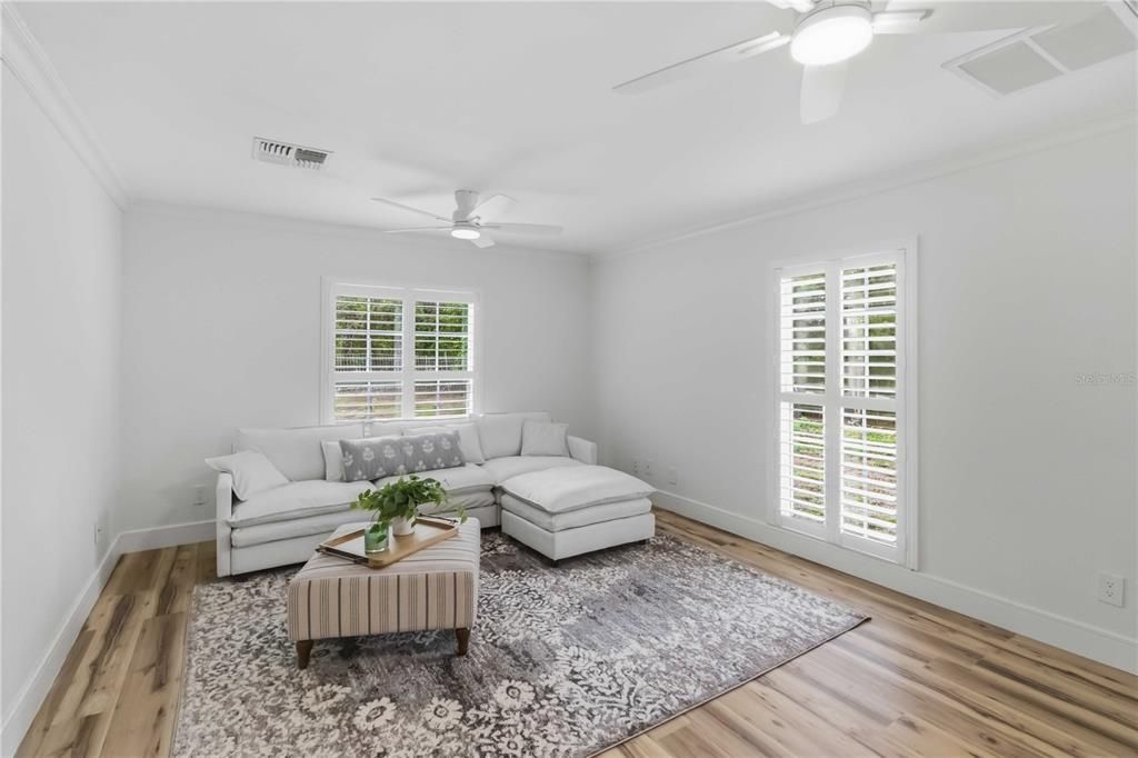 En Venta: $599,900 (3 camas, 2 baños, 2360 Pies cuadrados)