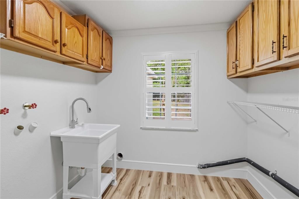 En Venta: $599,900 (3 camas, 2 baños, 2360 Pies cuadrados)