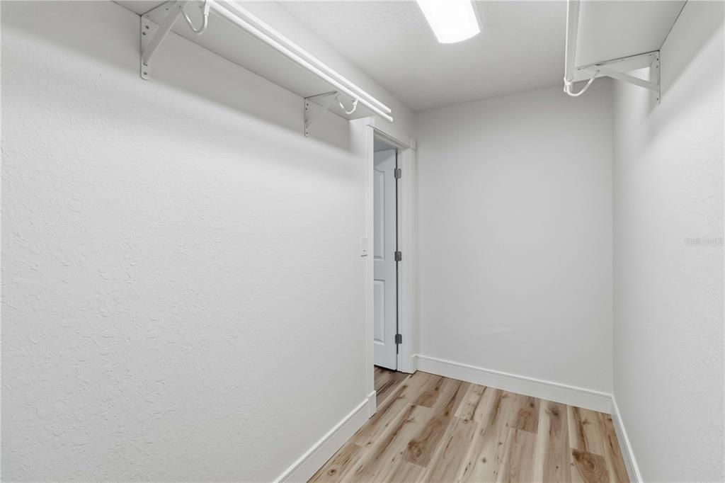En Venta: $599,900 (3 camas, 2 baños, 2360 Pies cuadrados)