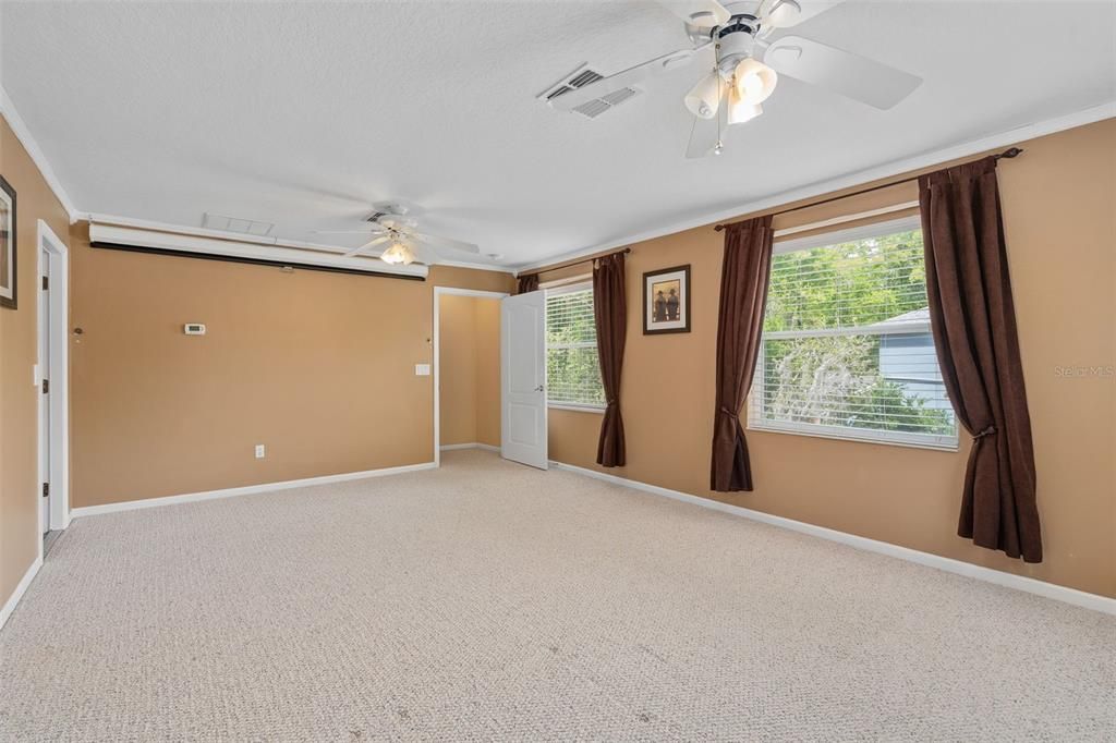 Activo con contrato: $765,000 (4 camas, 3 baños, 3214 Pies cuadrados)