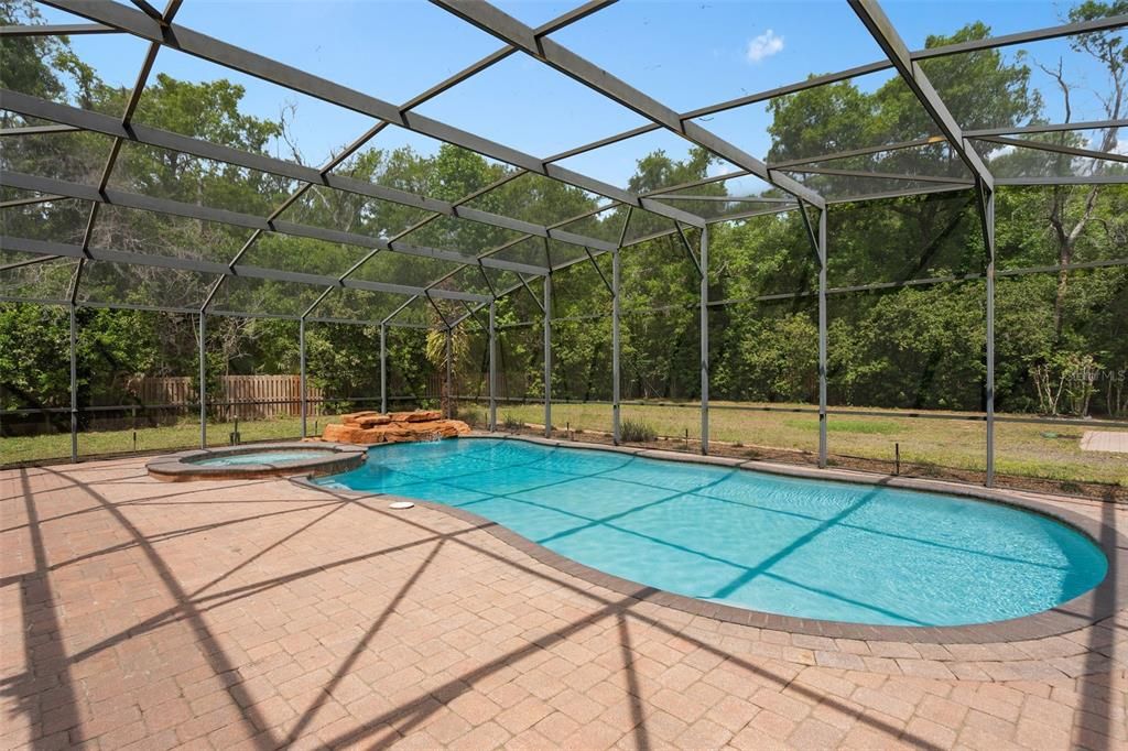Activo con contrato: $765,000 (4 camas, 3 baños, 3214 Pies cuadrados)