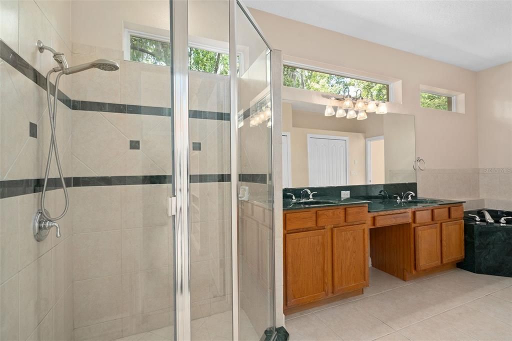 Activo con contrato: $765,000 (4 camas, 3 baños, 3214 Pies cuadrados)