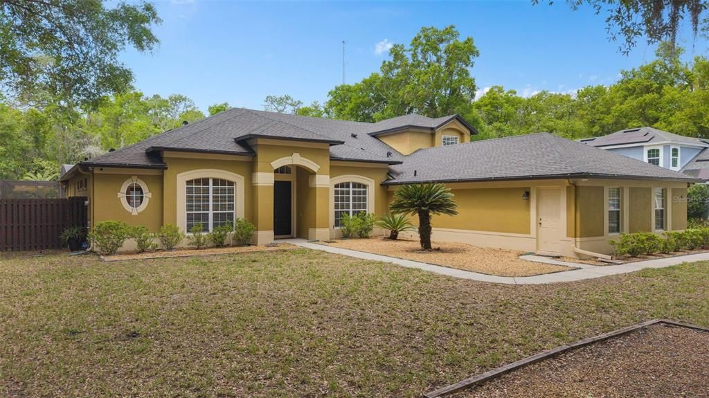 Activo con contrato: $765,000 (4 camas, 3 baños, 3214 Pies cuadrados)
