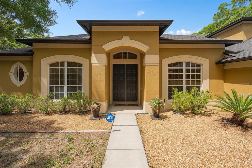 Activo con contrato: $765,000 (4 camas, 3 baños, 3214 Pies cuadrados)