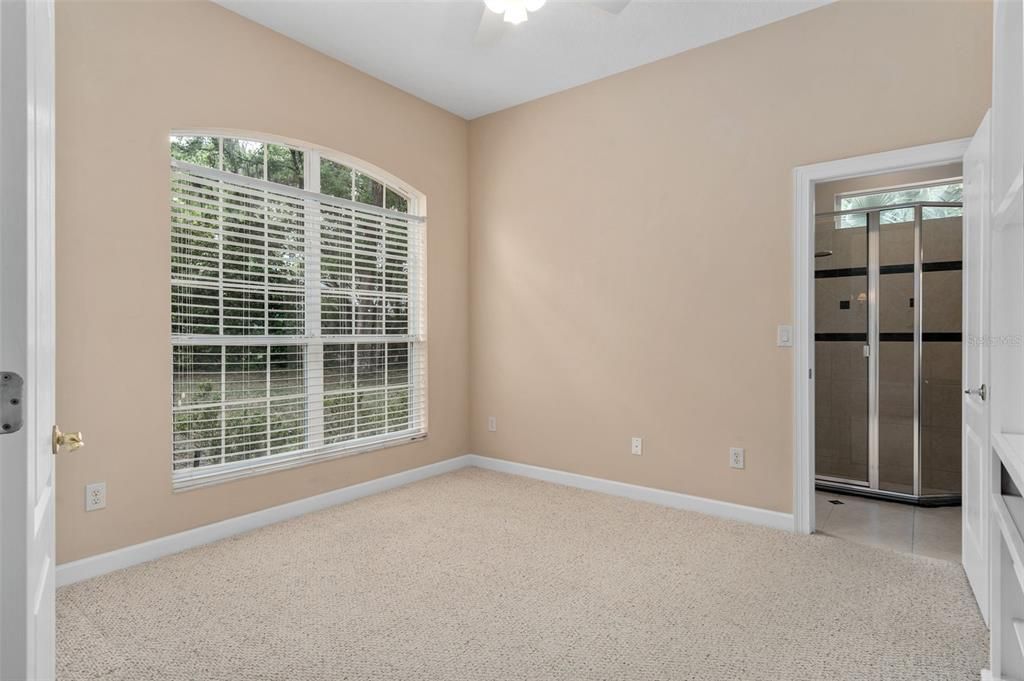 Activo con contrato: $765,000 (4 camas, 3 baños, 3214 Pies cuadrados)