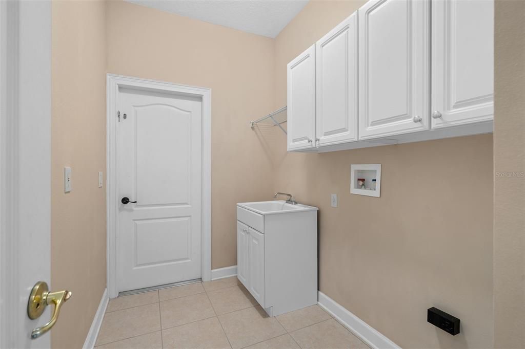 Activo con contrato: $765,000 (4 camas, 3 baños, 3214 Pies cuadrados)