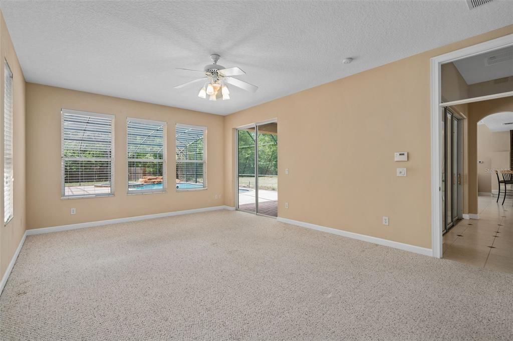 Activo con contrato: $765,000 (4 camas, 3 baños, 3214 Pies cuadrados)