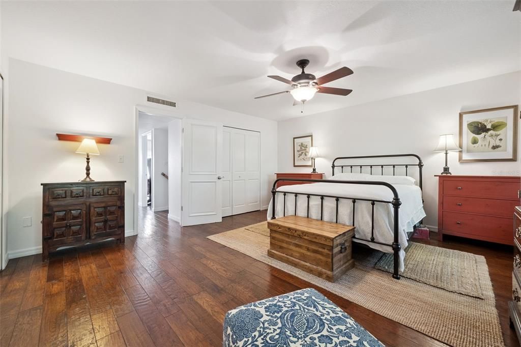 For Sale: $359,900 (3 beds, 1 baths, 1400 Square Feet)