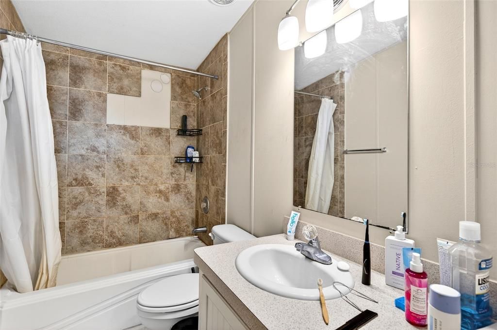 En Venta: $1,250,000 (3 camas, 2 baños, 1800 Pies cuadrados)