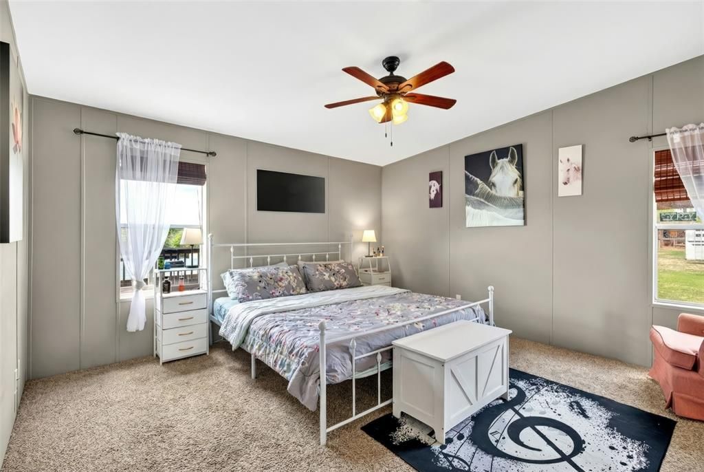 En Venta: $1,250,000 (3 camas, 2 baños, 1800 Pies cuadrados)