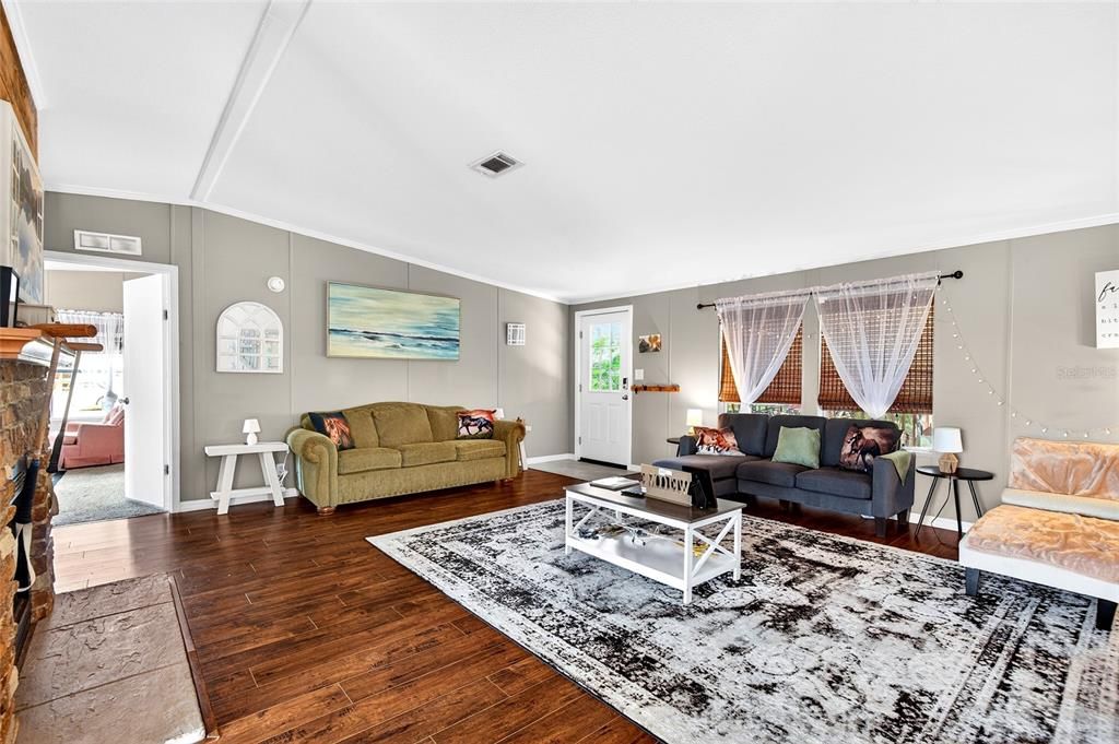 En Venta: $1,250,000 (3 camas, 2 baños, 1800 Pies cuadrados)