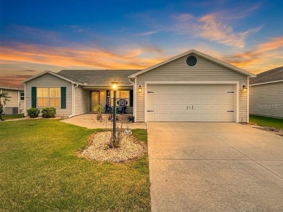 Под контрактом: $329,900 (3 спален, 2 ванн, 1392 Квадратных фут)