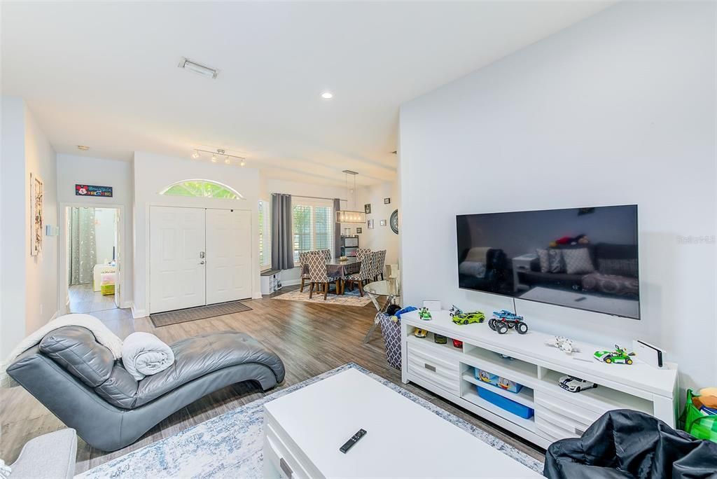 Active With Contract: $795,000 (5 beds, 3 baths, 2619 Square Feet)