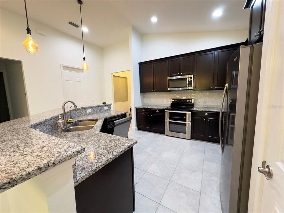 В аренду: $3,300 (3 спален, 2 ванн, 2122 Квадратных фут)