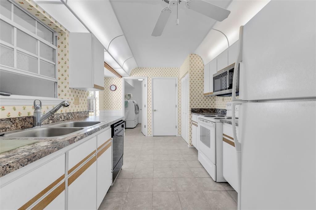Active With Contract: $260,000 (2 beds, 2 baths, 1520 Square Feet)